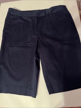 Jones, New York Signature Classic Women's Navy Stretch Shorts 98% Cotton 
Size 6
